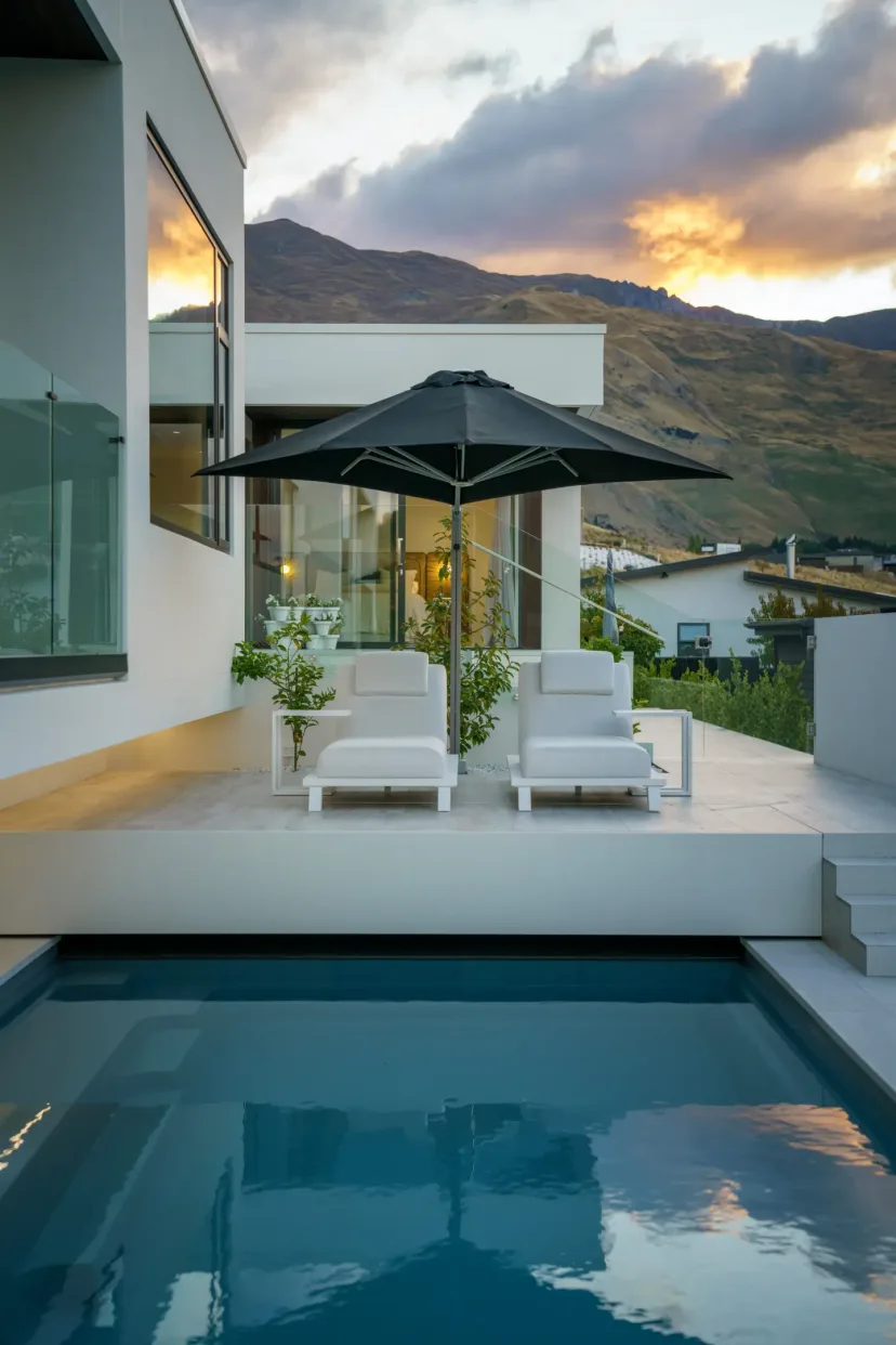 A Dupont pool with the mountains behind it